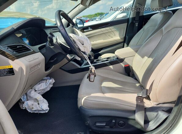 5NPE34AF3HH466916 2017 HYUNDAI SONATA Белый Вид салона спереди