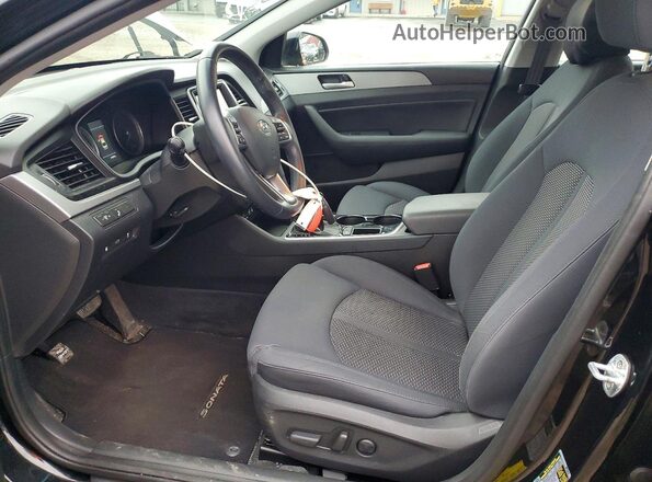 5NPE34AF3JH642319 2018 HYUNDAI SONATA Черный Вид салона спереди