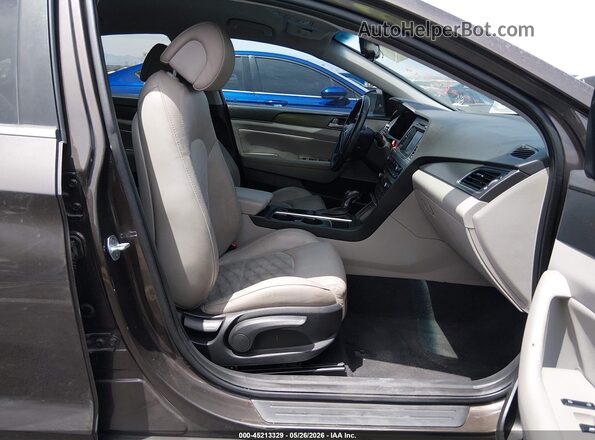 5NPE34AF4GH261099 2016 HYUNDAI SONATA Серый Вид салона спереди
