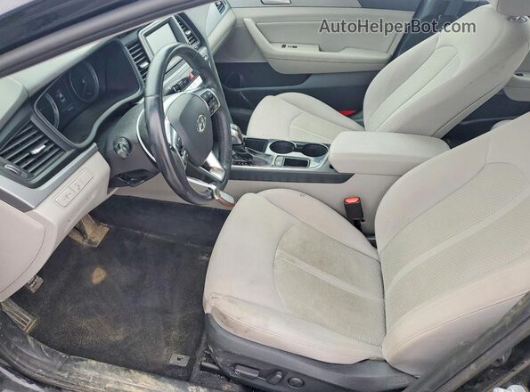 5NPE34AF4JH630373 2018 HYUNDAI SONATA Черный Вид салона спереди