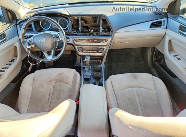 5NPE34AF6KH757031 2019 HYUNDAI SONATA Silver Widok deski rozdzielczej
