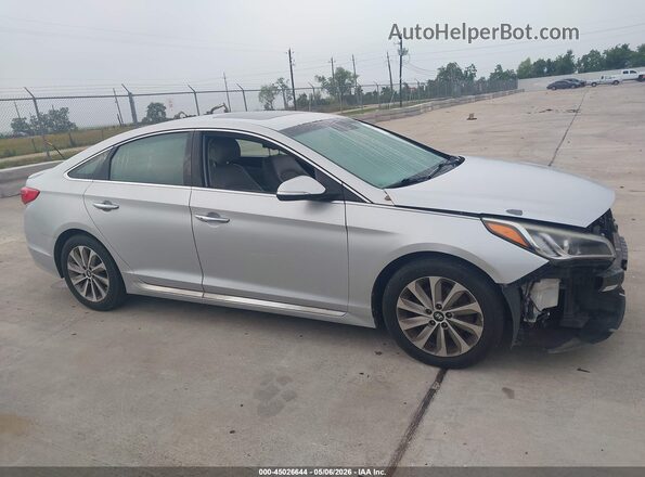 5NPE34AF8HH470315 2017 HYUNDAI SONATA Серебряный Вид задней части салона