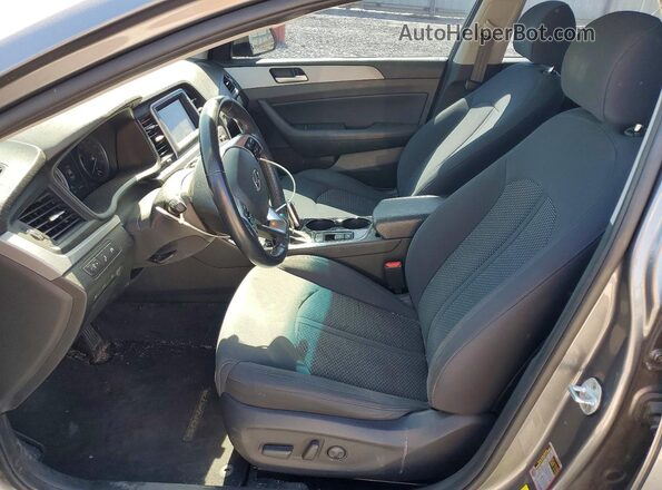 5NPE34AF8KH793674 2019 HYUNDAI SONATA Серебряный Вид салона спереди
