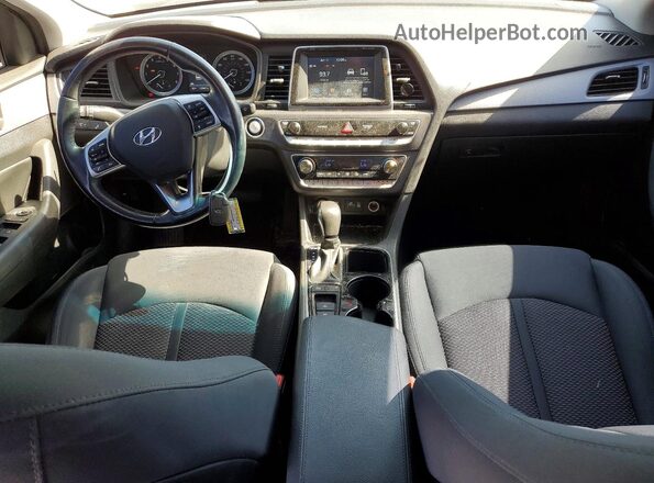 5NPE34AF8KH793674 2019 HYUNDAI SONATA Серебряный Вид панели приборов