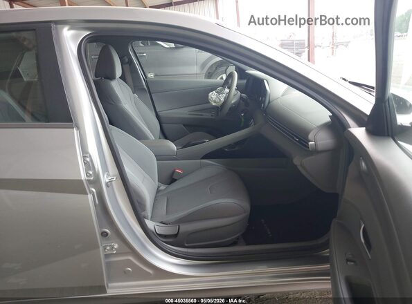 5NPLL4AG9MH047656 2021 HYUNDAI ELANTRA Серебряный Вид салона спереди