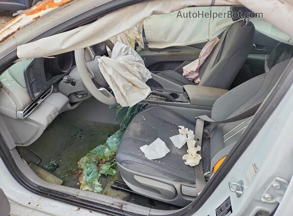 5NPLM4AG1MH012896 2021 HYUNDAI ELANTRA Белый Вид салона спереди