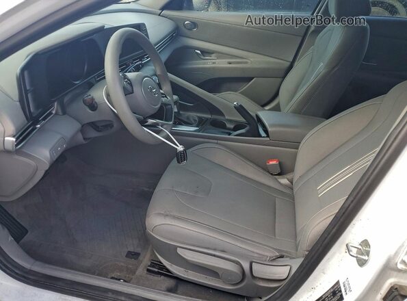 5NPLM4AG4PH113628 2023 HYUNDAI ELANTRA Белый Вид салона спереди