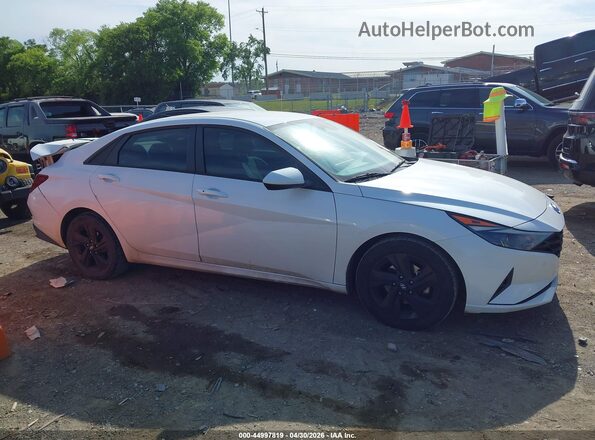 5NPLM4AG8MH003709 2021 HYUNDAI ELANTRA White Widok wnętrza z tyłu