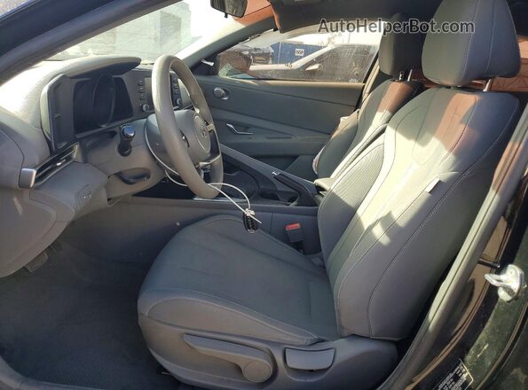 5NPLM4AG8PH094503 2023 HYUNDAI ELANTRA Черный Вид салона спереди