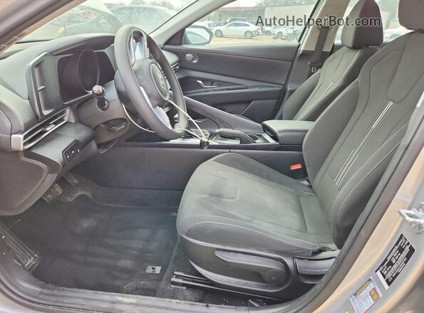5NPLM4AG9NH057425 2022 HYUNDAI ELANTRA Silver Front interior view