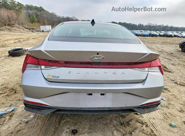 5NPLM4AG9NH057425 2022 HYUNDAI ELANTRA Silver Rear view