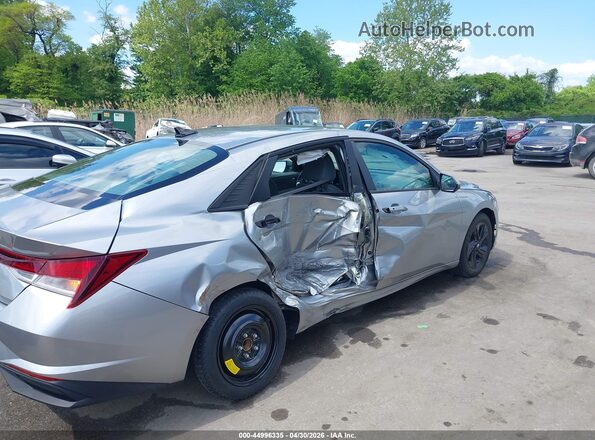 5NPLM4AGXNH077103 2022 HYUNDAI ELANTRA Серебряный Вид спереди
