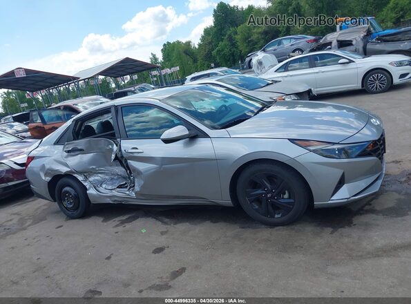 5NPLM4AGXNH077103 2022 HYUNDAI ELANTRA Серебряный Вид задней части салона