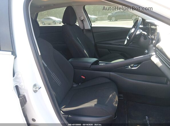 5NPLN4AG6MH030839 2021 HYUNDAI ELANTRA Белый Вид салона спереди