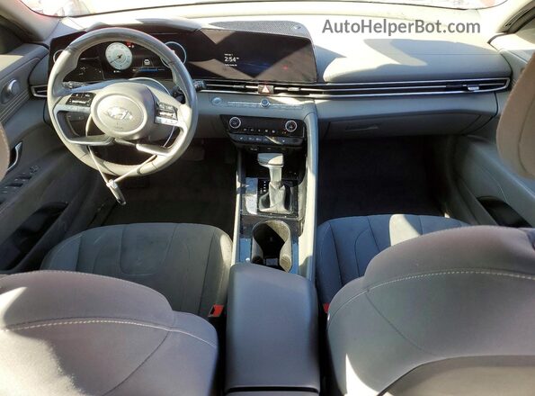 5NPLS4AG1PH093084 2023 HYUNDAI ELANTRA Красный Вид панели приборов