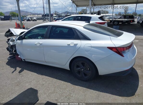 5NPLS4AG8NH056496 2022 HYUNDAI ELANTRA Белый Вид задней части салона