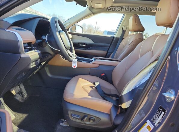 5TDAAAB55SS104239 2025 TOYOTA GRAND Gray Vista interior delantera