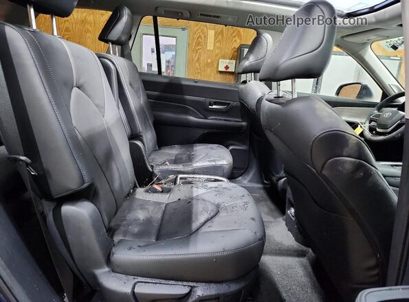 5TDAAAB58TS117746 2026 TOYOTA GRAND Gray უკანა სალონის ხედი