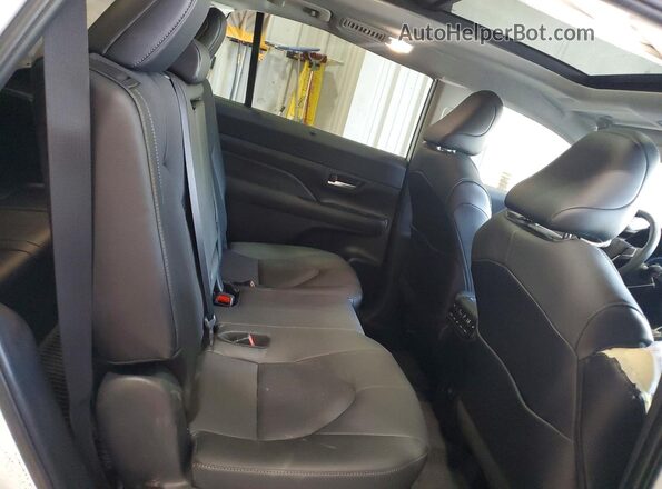 5TDAAAB58TS122204 2026 TOYOTA GRAND White Widok wnętrza z tyłu