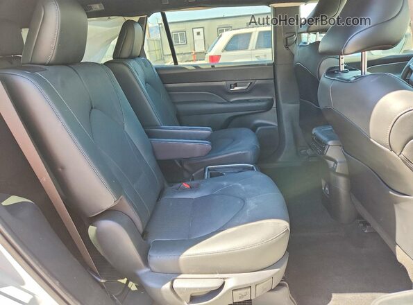 5TDACAB5XSS055159 2025 TOYOTA HIGHLANDER HYBRID White Rear interior view