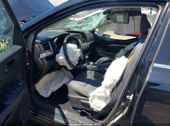5TDBKRFH3GS256435 2016 TOYOTA LE Черный Вид салона спереди