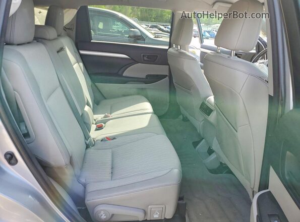 5TDBKRFHXGS233654 2016 TOYOTA HIGHLANDER Silver Widok wnętrza z tyłu