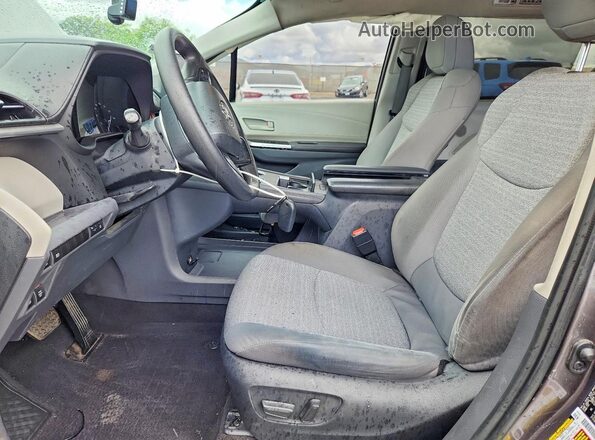 5TDBSKFC2NS070135 2022 TOYOTA SIENNA Gray Widok wnętrza z przodu
