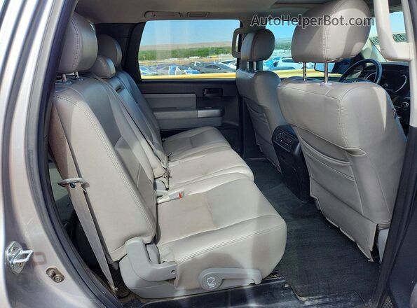 5TDBY5G11JS158407 2018 TOYOTA SEQUOIA Silver Widok wnętrza z tyłu