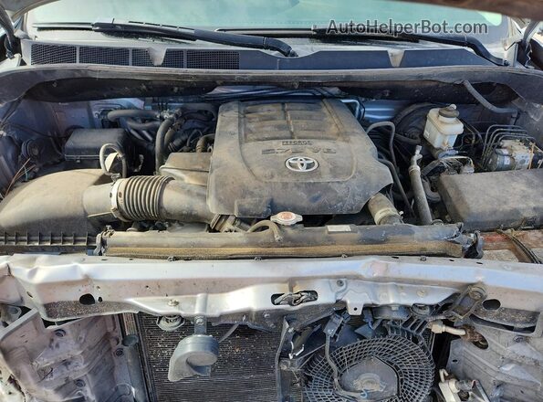 5TDBY5G11JS158407 2018 TOYOTA SEQUOIA Silver Widok komory silnika