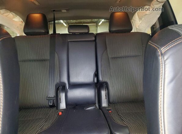5TDBZRFH2JS908688 2018 TOYOTA HIGHLANDER Gray Rear seats view