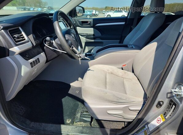 5TDBZRFH3HS406511 2017 TOYOTA HIGHLANDER Silver Front interior view