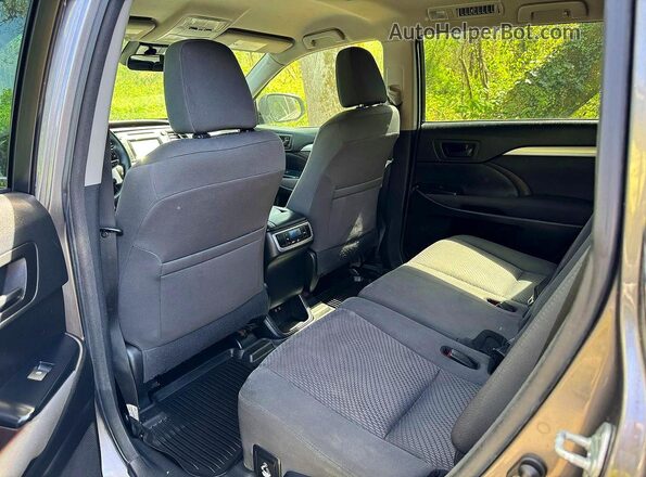 5TDBZRFH5HS453930 2017 TOYOTA HIGHLANDER Серый Вид сзади