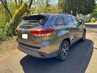 2017 Toyota Highlander Le Серый vin: 5TDBZRFH5HS453930