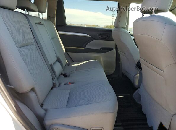 5TDBZRFH6HS357417 2017 TOYOTA LE Белый Вид задней части салона