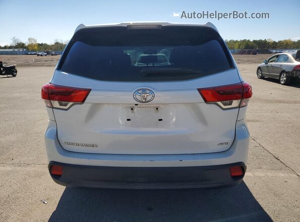 5TDBZRFH6HS357417 2017 TOYOTA LE Белый Вид сзади