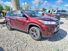 2018 Toyota Highlander Le Plus Burgundy vin: 5TDBZRFH6JS836751