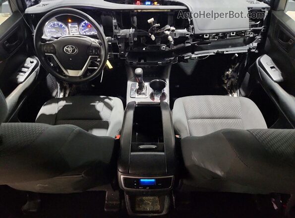 5TDBZRFH6JS887215 2018 TOYOTA LE Синий Вид панели приборов