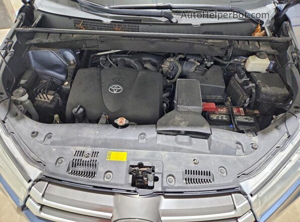5TDBZRFH6JS887215 2018 TOYOTA LE Синий Вид подкапотного пространства