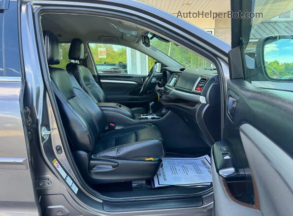 5TDBZRFH6JS913523 2018 TOYOTA HIGHLANDER Серый Вид спереди