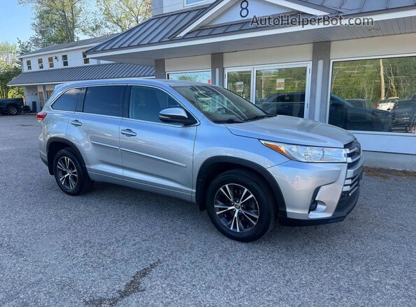 5TDBZRFH9JS843564 2018 TOYOTA HIGHLANDER Silver Przód lewy