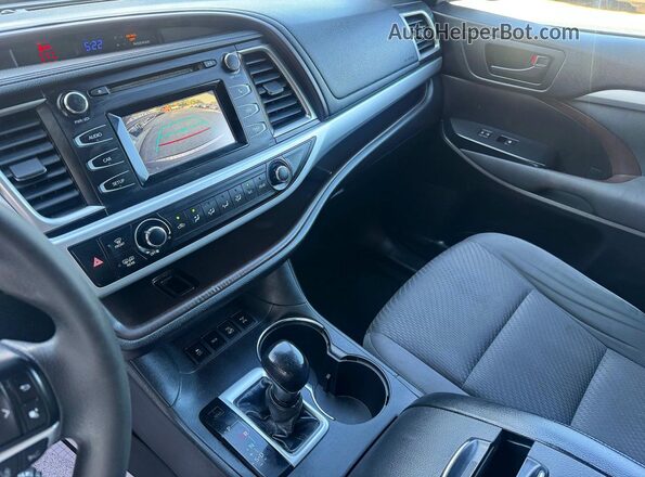 5TDBZRFH9JS843564 2018 TOYOTA HIGHLANDER Silver Widok zestawu wskaźników
