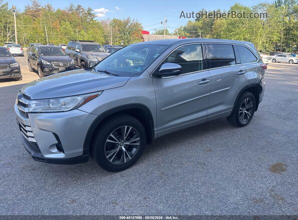 5TDBZRFH9JS843564 2018 TOYOTA HIGHLANDER Серебряный Передняя левая четверть