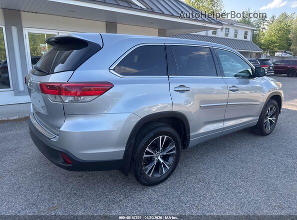 5TDBZRFH9JS843564 2018 TOYOTA HIGHLANDER Серебряный Задняя правая четверть