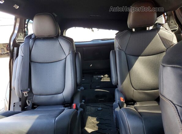 5TDCSKFC9TS243229 2026 TOYOTA SIENNA Black Widok tylnych siedzeń