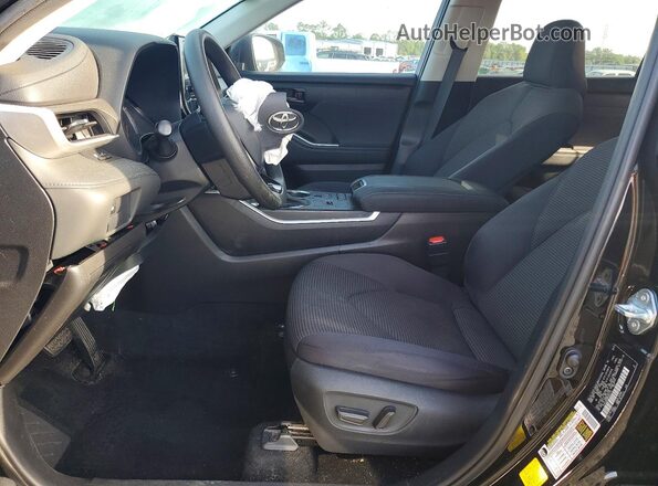5TDCZRAH8MS054113 2021 TOYOTA HIGHLANDER Черный Вид салона спереди
