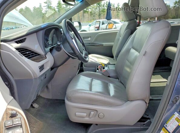 5TDDK3DC7GS137039 2016 TOYOTA SIENNA Blue Front interior view