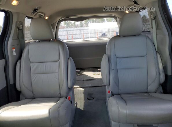 5TDDK3DC7GS137039 2016 TOYOTA SIENNA Blue Rear seats view