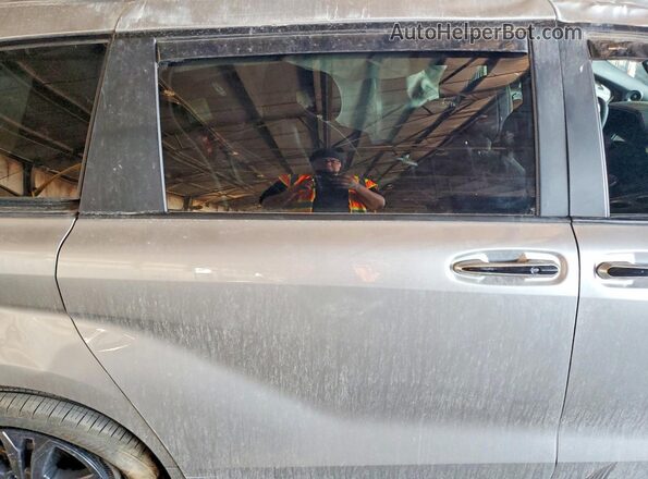 5TDDSKFC1SS166407 2025 TOYOTA SIENNA Silver Հետևի նստատեղերի տեսք