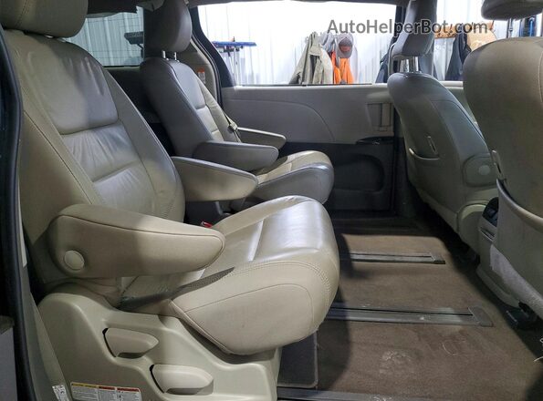 5TDDZ3DC3JS197497 2018 TOYOTA SIENNA Blue Սալոնի հետևի տեսք