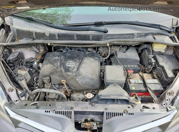 5TDDZ3DC6JS189331 2018 TOYOTA SIENNA Gray Widok komory silnika